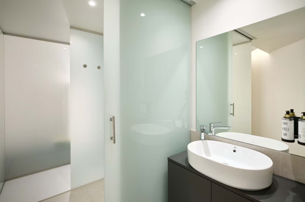 Doble Hotel VM Prisma ba&ntilde;o